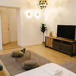 Exclusive Veres Palne By Cavaland New Apartment *