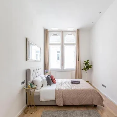 Exclusive Veres Palne By Cavaland New Apartment *